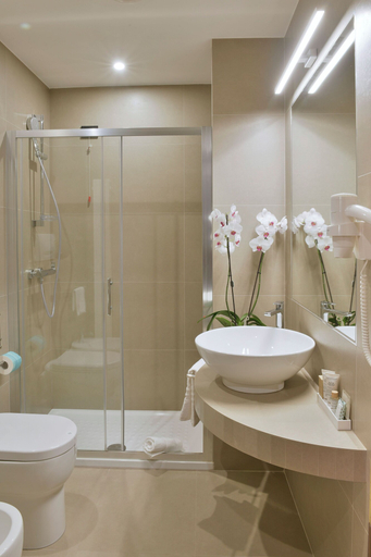 Bathroom 3, Torresi, Macerata