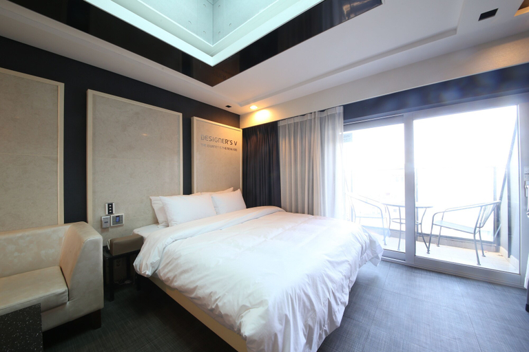 Bedroom 2, Moon Bay Hotel, Suyeong