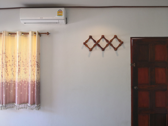Bedroom 2, Thanawan Resort, Wichian Buri
