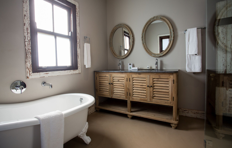 Bathroom 5, Botlierskop Bush Villas, Eden