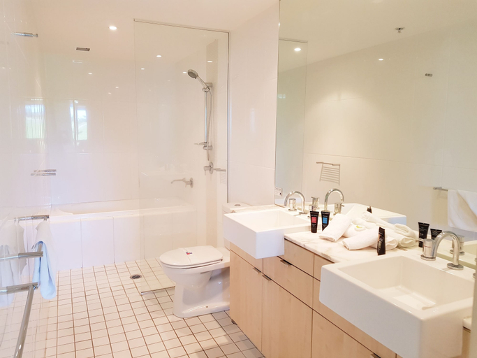 Bathroom 5, Blue C Coolangatta, Gold Coast