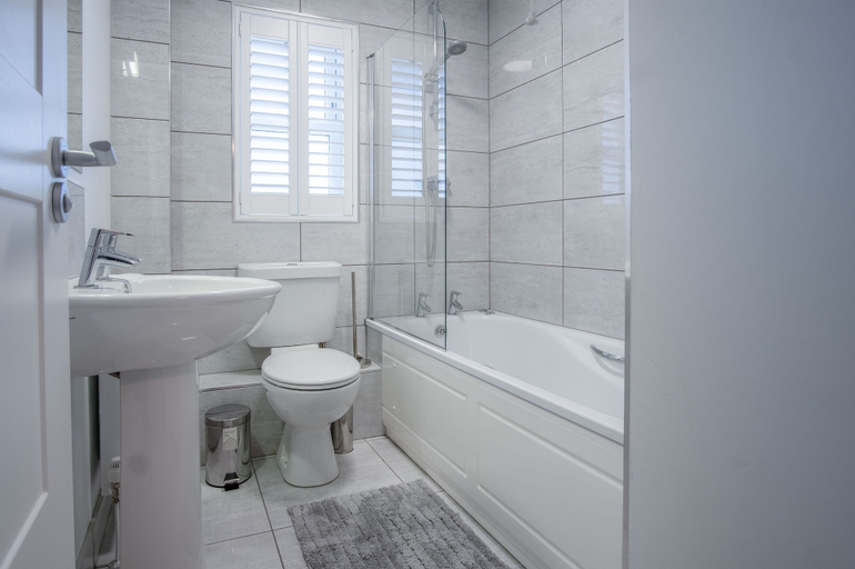 Bathroom 3, Ty Melyn - 2 Bedroom Cottage - Tenby, Pembrokeshire