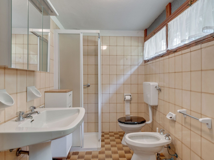 Bathroom 3, Belvilla by OYO Villa Olivella, Brescia