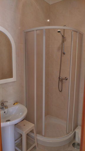 Bathroom 4, Alojamentos S.José, Peniche