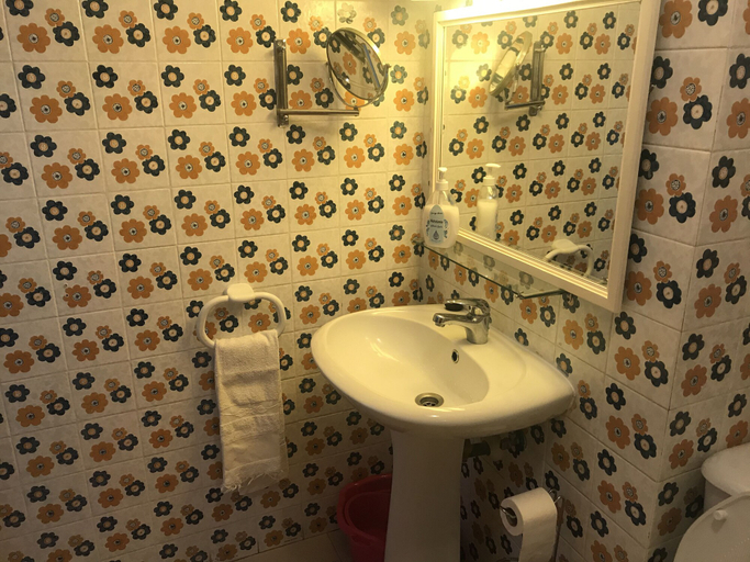 Bathroom 4, Apartamentos do mar 303, Funchal