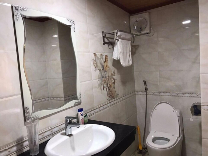 Bathroom 3, Ocean Cruise, Cát Hải