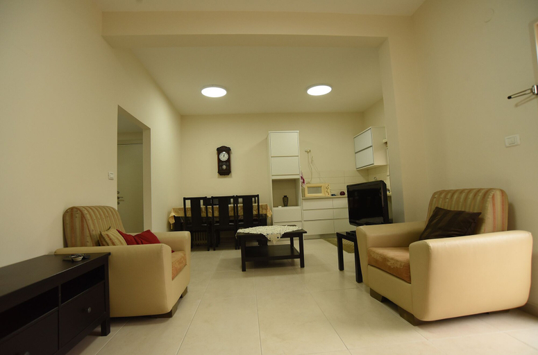 Others 4, The Garden Apartment