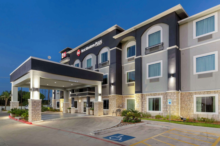 Exterior & Views 2, Best Western Plus Pleasanton Hotel, Atascosa