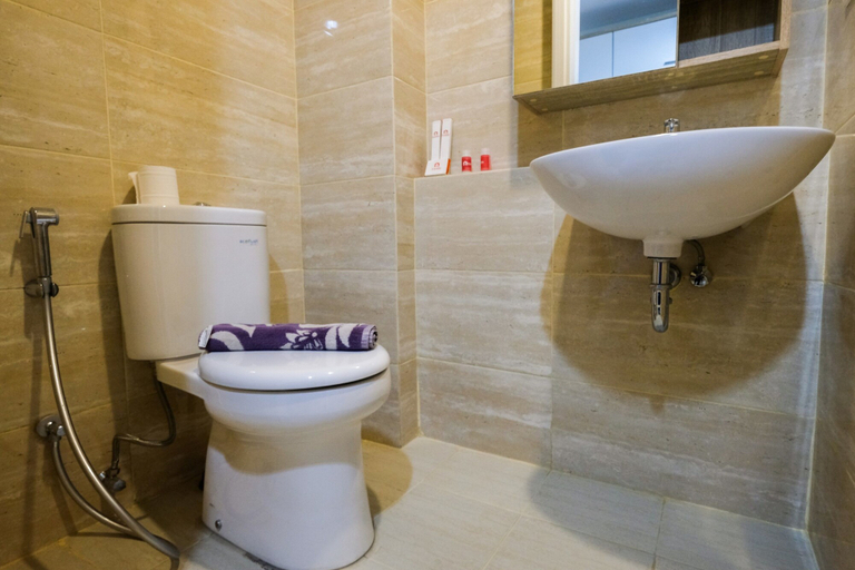 Bathroom 3, Exclusive Studio Apartment Springwood Residence, Tangerang