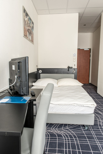 Bedroom 4, Sky Business Hotel, Legnica