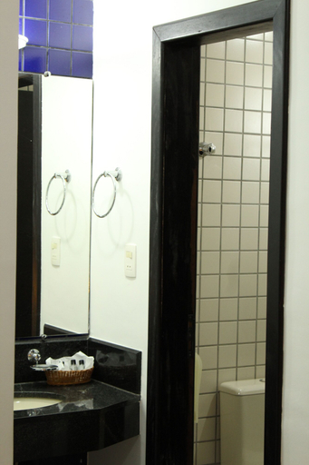 Bathroom 4, Hotel Dom Henrique, Timóteo
