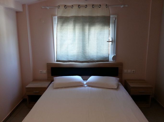 Bedroom 3, Petries Studios, Central Greece