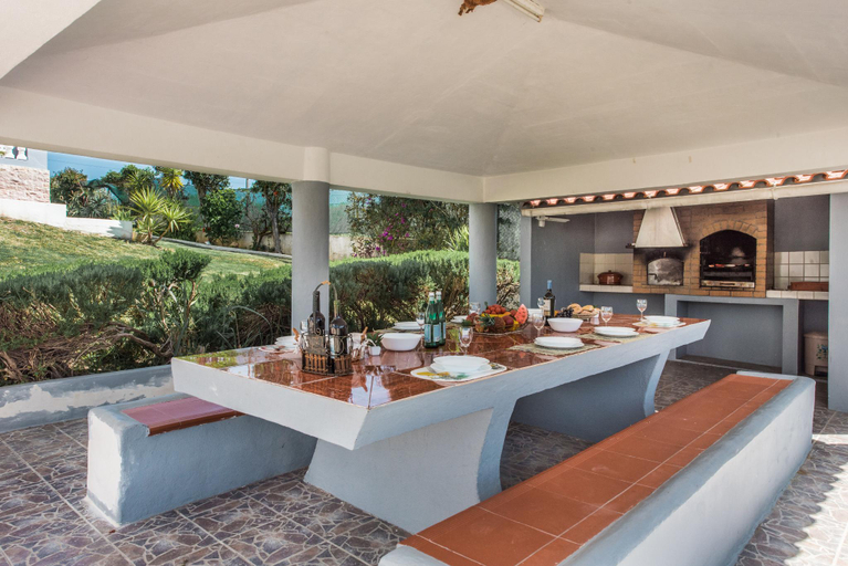 Food & Drinks 5, Villa V5 with Private pool and games room with snooker, Silves