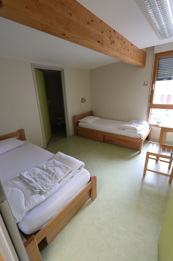 Bedroom 3, Auberge de Jeunesse HI Pontarlier, Doubs