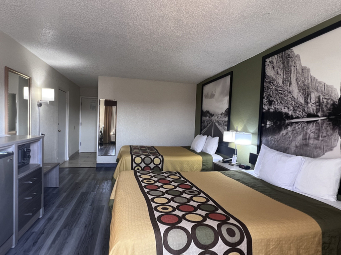 Bedroom 3, Super 8 by Wyndham Ft Stockton, Pecos