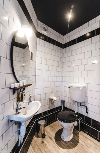 Bathroom 3, The Waterman, Cambridgeshire