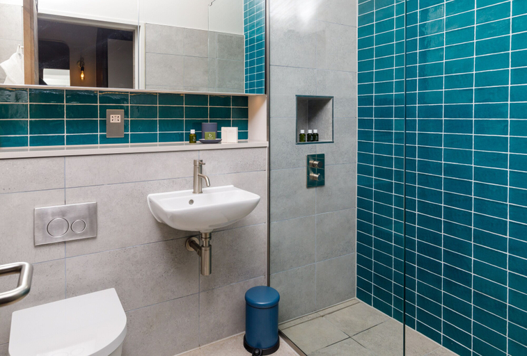 Bathroom 4, Feldon Valley, Warwickshire