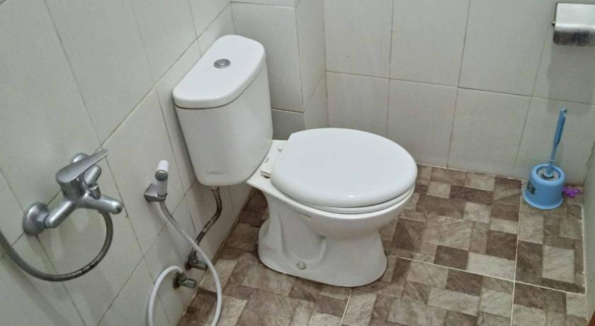 Bedroom 4, Guest House Pinarak 2 Syariah near GOR Satria Purwokerto RedPartner, Banyumas
