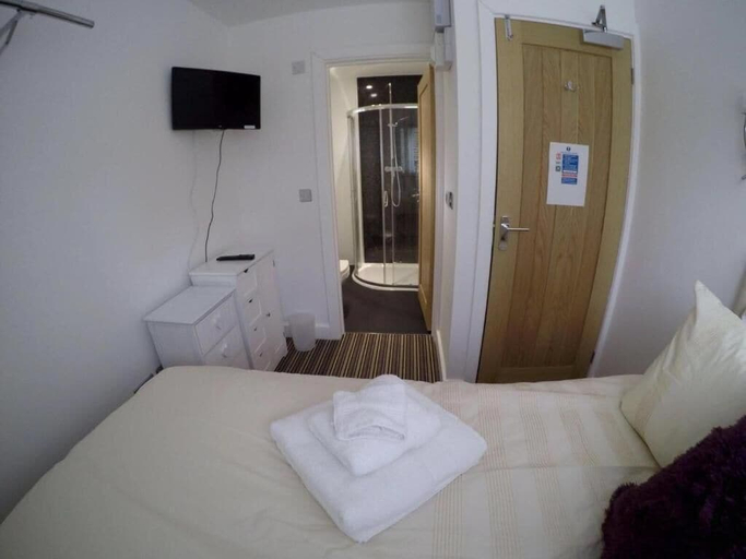 Bedroom 5, Deepcut Lodge Bed and Breakfast Self Service, Surrey