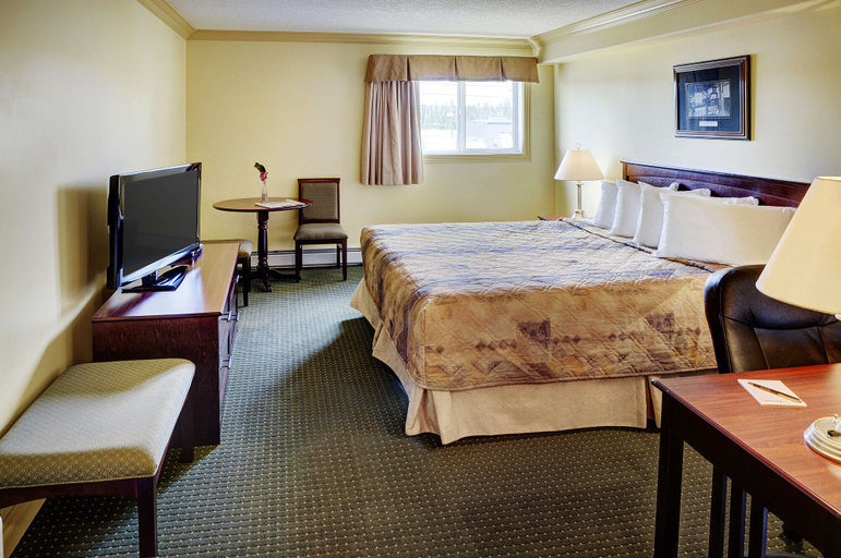Bedroom 3, Nova Inn Edson, Division No. 14