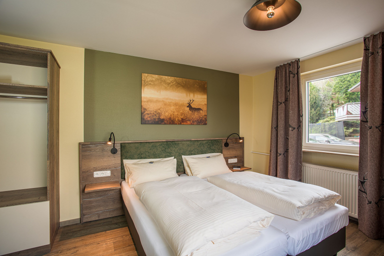 Bedroom 3, Landgasthof Grüner Baum, Miltenberg