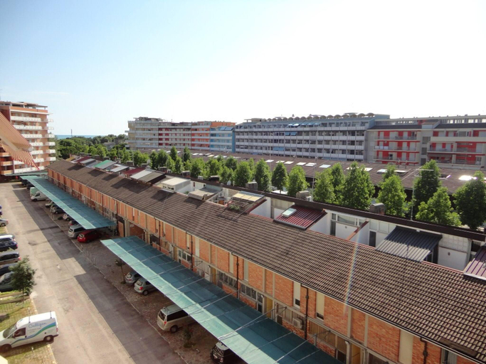 Others 4, Apartment For 5 - Ac - Terrace - Swimming pool, Venezia