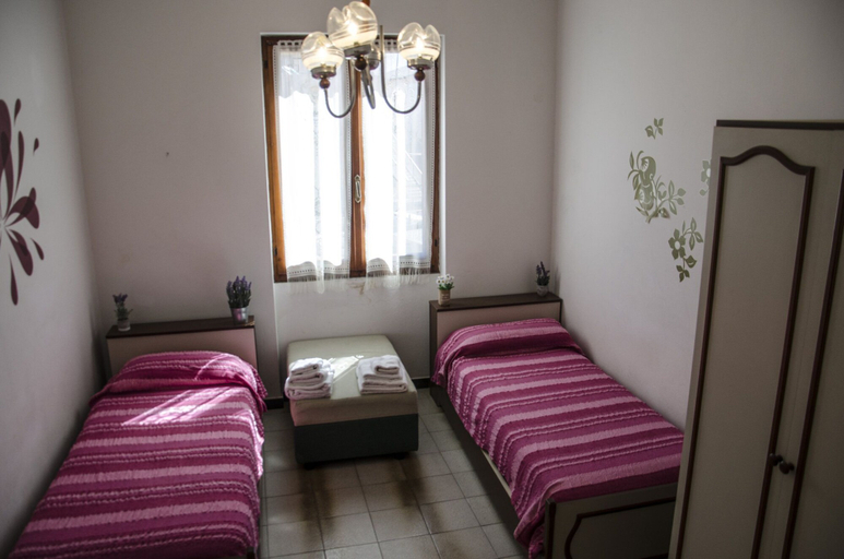 Bedroom 2, Casa Tonno, Sassari