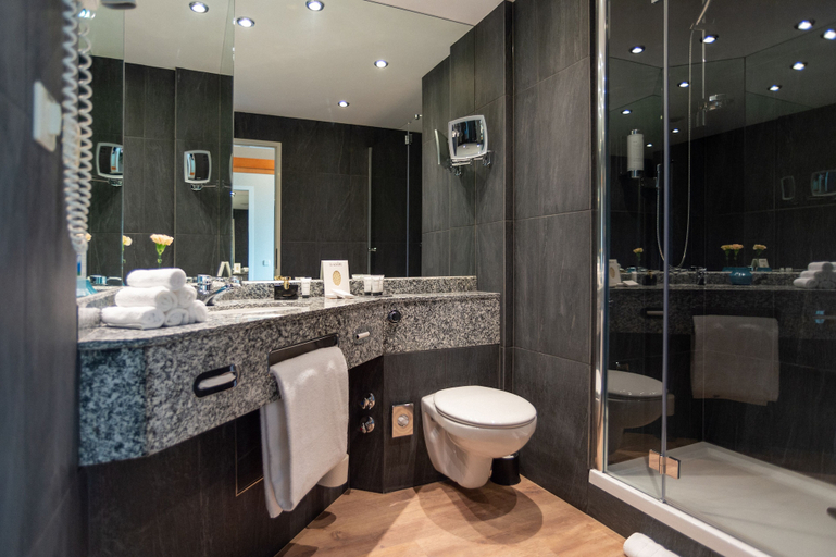 Bathroom 5, Parkhotel Görlitz, Görlitz