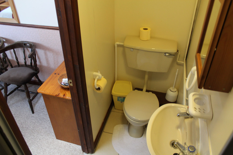 Bathroom 4, The Middlegate Hotel, Pembrokeshire