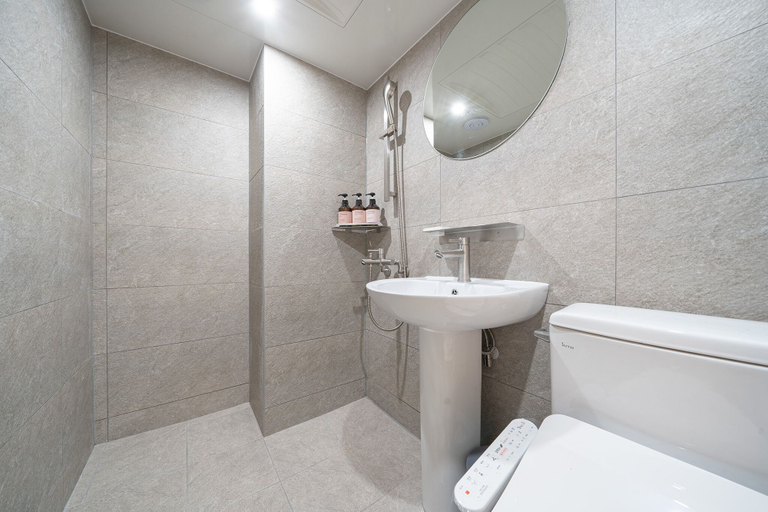 Bathroom 3, Anook Hotel Guri, Guri
