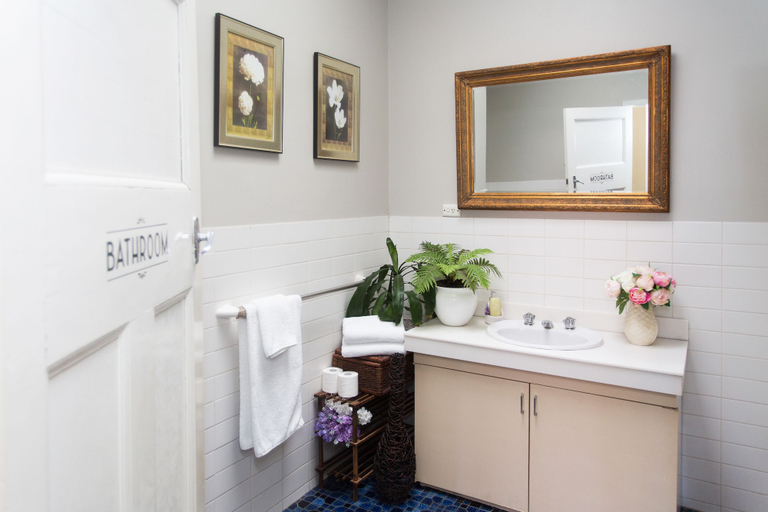 Bathroom 3, Southern Railway Hotel Goulburn, Goulburn Mulwaree - Goulburn