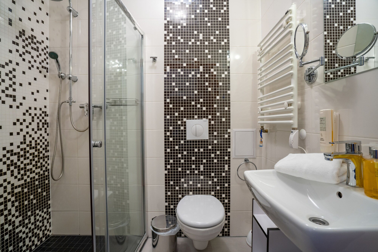 Bathroom 2, RentPlanet - Apartamenty Okrzei, Jelenia Góra