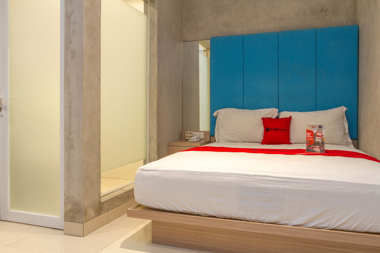 Bedroom 2, RedDoorz Premium @ The Batik Hotel Moh. Toha, Bandung
