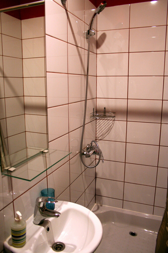 Bathroom 3, Sokroma Good Night, Sankt-Peterburg gorsovet