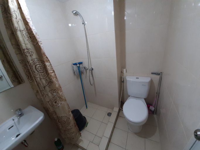 Bathroom 5, Cozy Springlake Summarecon by Bonzela Property, Bekasi