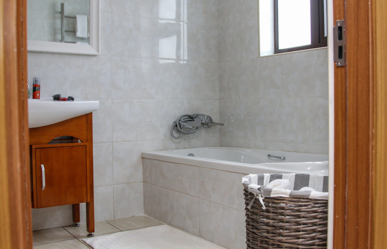 Bathroom 3, Apartments at 14 Mombo Road, Blantyre City