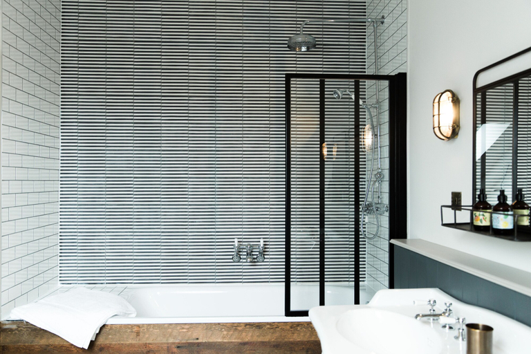 Bathroom 5, Gara Rock, Devon
