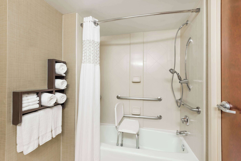 Bathroom 4, Wingate by Wyndham Springfield, Fairfax