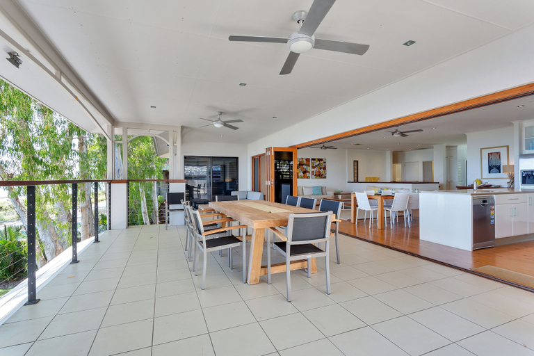 Food & Drinks, Seascape Luxury Beachfront Holiday House, Cairns