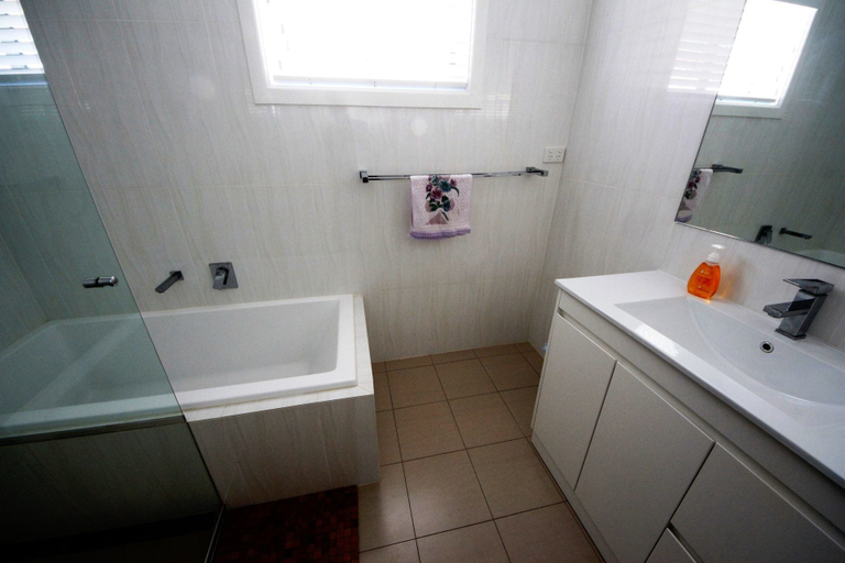 Bathroom 3, Briney Mia at Hat Head, Kempsey