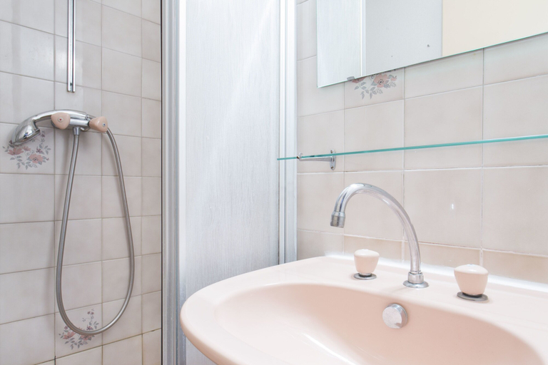 Bathroom 3, Résidence Les Clarines, Jura