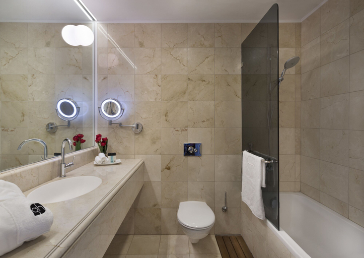 Bathroom 5, Garden Hotel