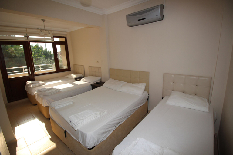Bedroom 4, Ceyf Motel, Marmara