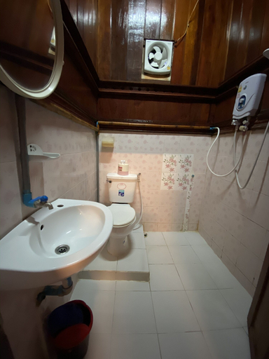 Bathroom 3, Soutikone 1 Guesthouse, Chomphet