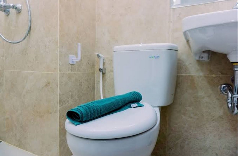 Bathroom, Lovely Studio Apartment @Transpark Bintaro, South Tangerang