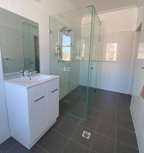 Bathroom 5, Imperial Hotel Coonabarabran, Warrumbungle Shire