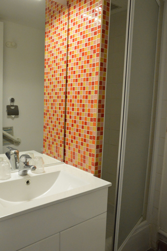 Bathroom 4, Hôtel de la Colombière, Saône-et-Loire