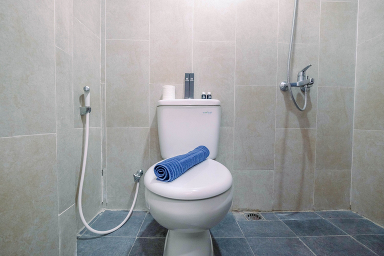 Bathroom 4, Cozy Stay Apartment @ 1BR Grand Taman Melati 2, Depok