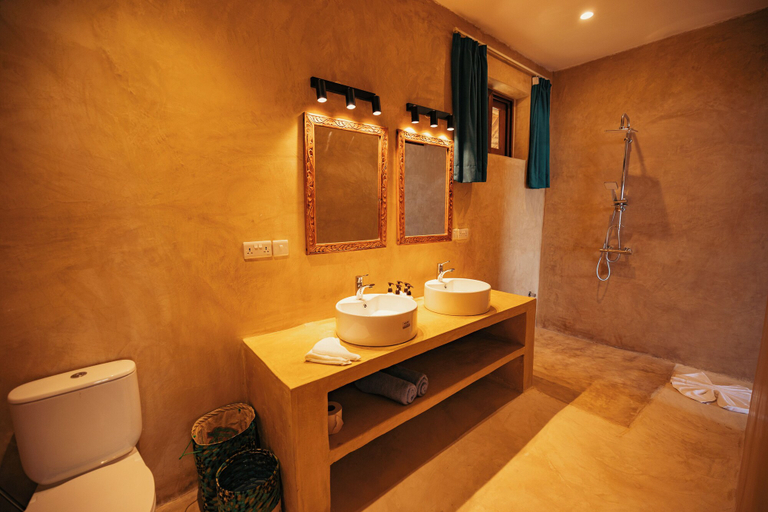 Bathroom 5, Mayai Ocean Resort, Kusini