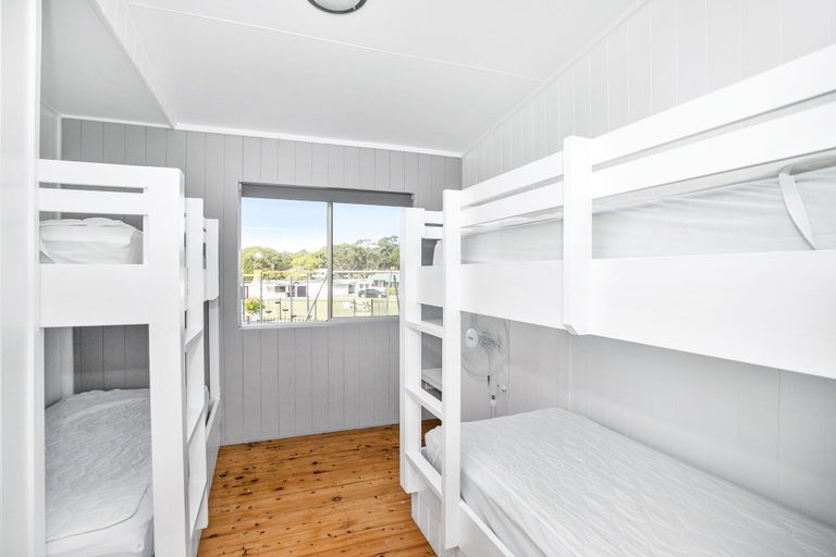 Bedroom 3, Lakeside Cabins & Holiday Village, Shoalhaven - Pt B